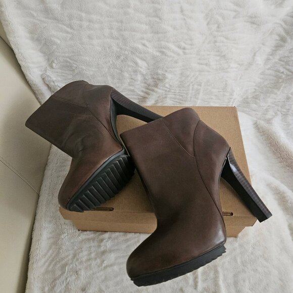 shoes - Picture 2 of 2